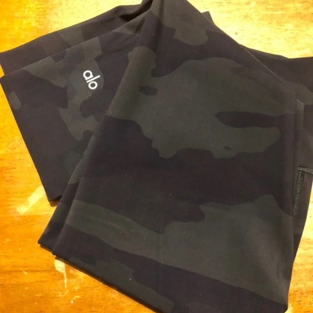 Alo Yoga Leggings - Picture 4 of 5